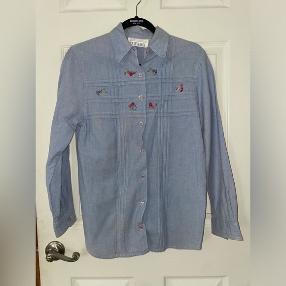 Casey & Max Tops - Casey & Max Women’s Vintage Light Blue Embroidered Button-Up Shirt